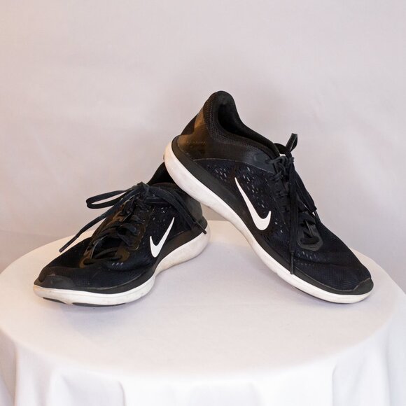 Black Nike Women's Flex 2016 Run - Picture 2 of 5